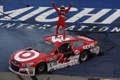 Kyle Larson wins in Michigan.