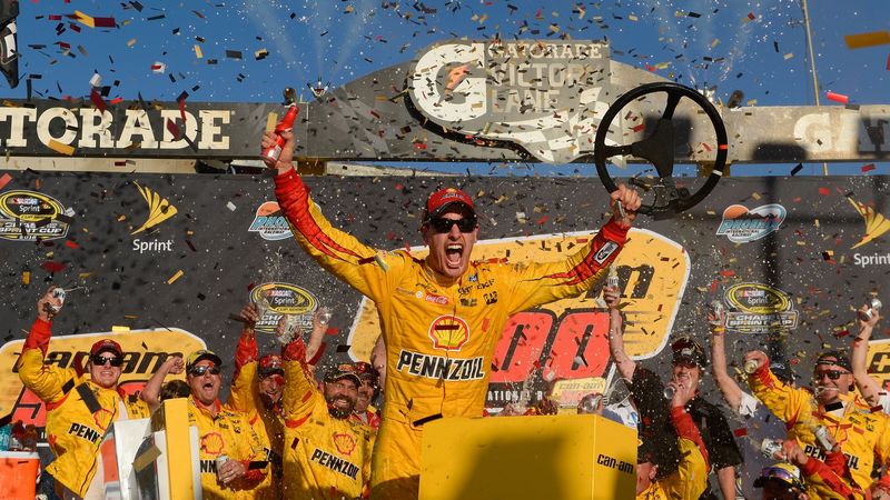 Joey Logano wins in Phoenix and secures a spot in the final 4 at Homestead